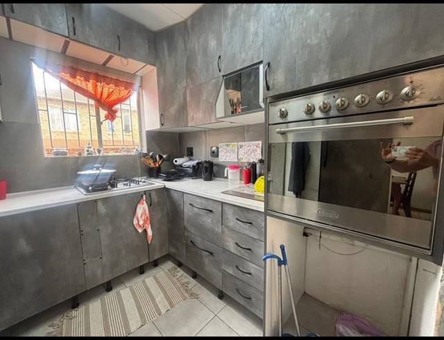 2 BEDROOM TOWNHOUSE FOR SALE IN STRUBENSVALLEI